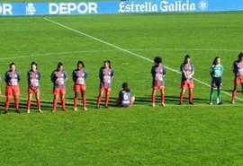 Jogadora senta no gramado e se recusa a homenagear Maradona