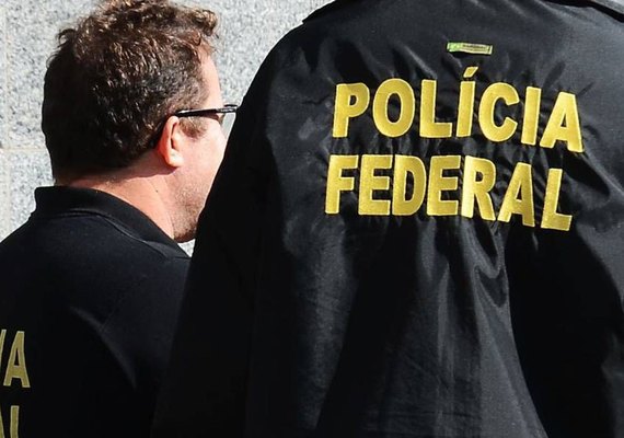 Polícia Federal flagra ônibus com material de campanha em Campo Grande