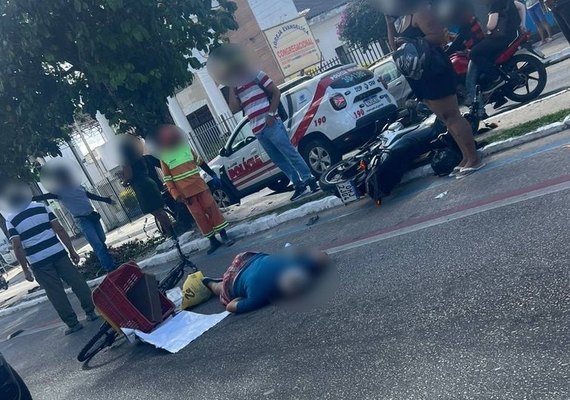 Ciclista é atingido por moto e levado ao HGE após acidente na Siqueira Campos