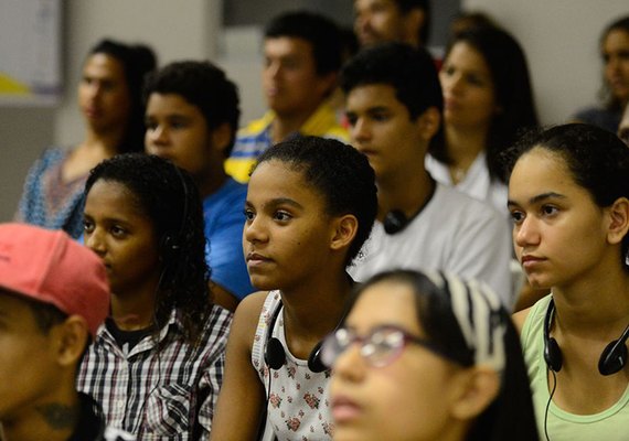 3,7 milhões de jovens brasileiros saíram da condição 'nem-nem' nos últimos 6 anos
