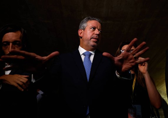 Lira critica delação de Cid e diz que governo Lula deve 'ter cuidado' com atuação política da PF