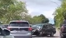 Colisão frontal entre carros deixa três pessoas feridas na BR-316