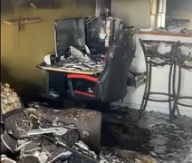 VÍDEO: Curto-circuito em ventilador causa incêndio e destruição em casa em AL