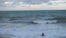 Marinha emite alerta de ressaca e prevê ondas de até 2,5 metros em Alagoas