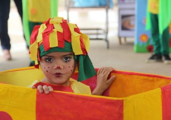 Fliarinha leva literatura infantil a crianças do Município