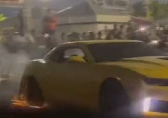 Vídeo mostra Camaro com pneus em chamas durante evento no Jaraguá