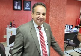 Regateano histórico avança com projeto para conquistar sétimo mandato de deputado