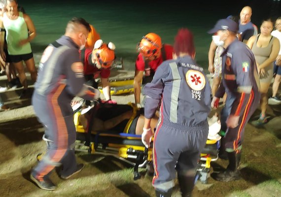 Homem sofre queda de prédio na Ponta Verde e é atendido pelo Samu