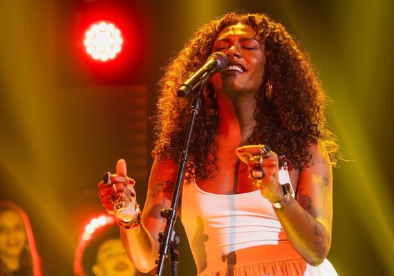Fã acusa Liniker de arrogância e cantora rebat e fala em perseguição
