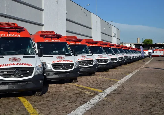 Lula entrega 280 novas ambulâncias para a frota do Samu