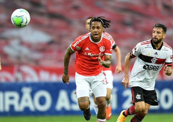 Internacional e Flamengo se enfrentam hoje em partida decisiva