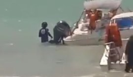 Vídeo: Lancha sem condutor atropela turistas em jet ski em praia de Maragogi