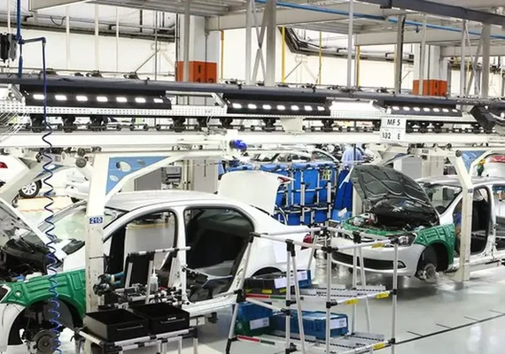 Indústria nacional avança 0,9% em fevereiro