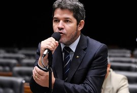 Ex-aliado diz que governo Bolsonaro pagou R$ 10 mi por votos na eleição de Lira