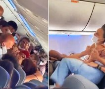 VÍDEO: Confusão entre duas famílias gera caos e pancadaria em avião da GOL