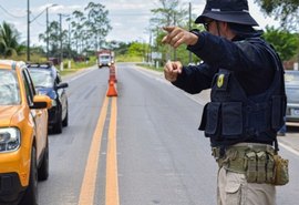 Carnaval em AL: PRF recolhe 34 veículos por irregularidades