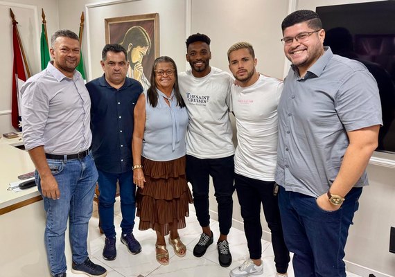 Prefeitura afirma repasses em dia e tenta mediar crise salarial no CSE
