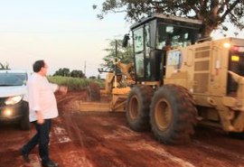 Prefeito de Arapiraca acompanha obras de pavimentação de estradas entre Cangandu e Canafístula