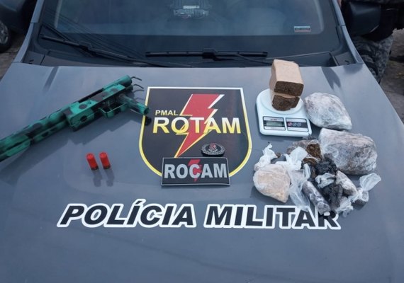 PM apreende 2,3 quilos de drogas e uma arma de fogo em operações