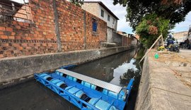 Ecobarreiras são instaladas pela Prefeitura em canais de Maceió