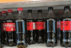 Coca-Cola substitui garrafas após roubo de rótulos por figurinhas da Copa