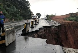 Prefeitura de São Miguel dos Campos se “cala” diante do “buraco de Alagoas”