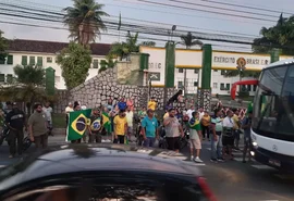 Protesto em prol de Bolsonaro se mantém e causa transtornos na Av. Fernandes Lima