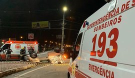 Capotamento na Avenida Menino Marcelo termina com jovem morta e outra ferida