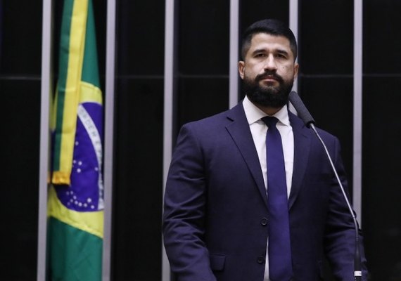 “O deputado delegado esquece de elogiar os policiais que arriscam a vida todos os dias”