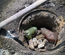 Descarte irregular de lixo aumenta risco de alagamentos em Maceió