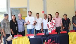 Prefeito assina ordem de serviço para reforma de seis escolas na zona rural