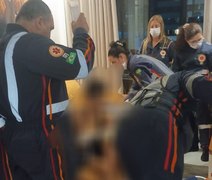 Mulher é presa após esfaquear companheira em apartamento na Ponta Verde