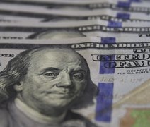 Dólar atinge menor valor em 21 meses e Ibovespa bate novo recorde