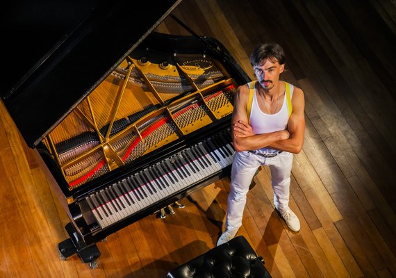 Bruno Hrabovsky chega a Maceió com a turnê de Queen ao Piano