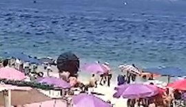 Ultraleve cai no mar e uma pessoa morre em Copacabana, Rio de Janeiro