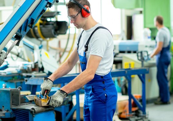 Produtividade do trabalho na indústria cresce no 3º trimestre