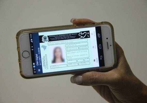 Detran explica como obter a CNH digital sem sair de casa
