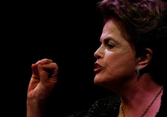 Infelizmente eu assinei a lei que criou a delação, diz Dilma
