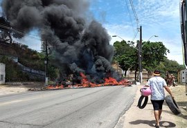 Protesto de carroceiros bloqueia Ladeira Geraldo Melo