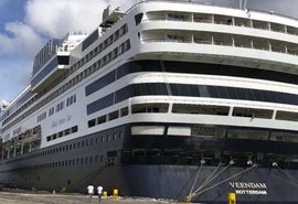 Chegada de navios aquece alta temporada em Maceió