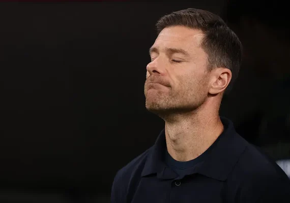 Xabi Alonso deixa o comando do Real Madrid e Álvaro Arbeloa assume o time principal