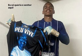 Entre defesas e lembranças: Ariel, goleiro do CSA, transforma dor em homenagem ao pai