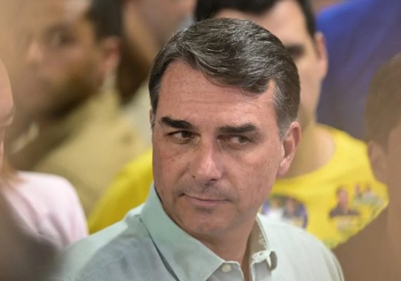 Empresa de Flávio Bolsonaro faturou R$ 14 milhões durante o mandato