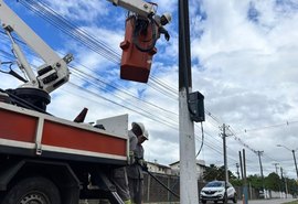 Novos comandos são instalados na rede de iluminação na Av. Galba Novaes de Castro