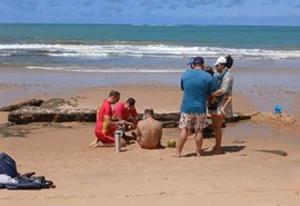 Bombeiros resgatam duas pessoas de afogamento em praia de Maceió
