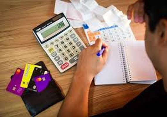 Endividamento atinge 83% das famílias em Maceió, aponta Fecomércio