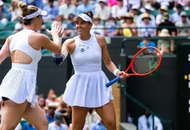 Brasileira Stefani avança pela 1ª vez à final de duplas femininas de Wimbledon