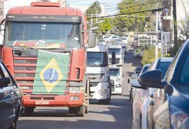 Líder dos caminhoneiros diz que Brasil tem que parar, após aumento do preço dos combustíveis