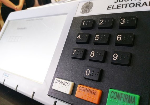 No Brasil vereadores negros são 6% do total de eleitos; brancos são 53%