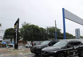 Motorista embriagado é detido após dormir em cruzamento, em Maceió